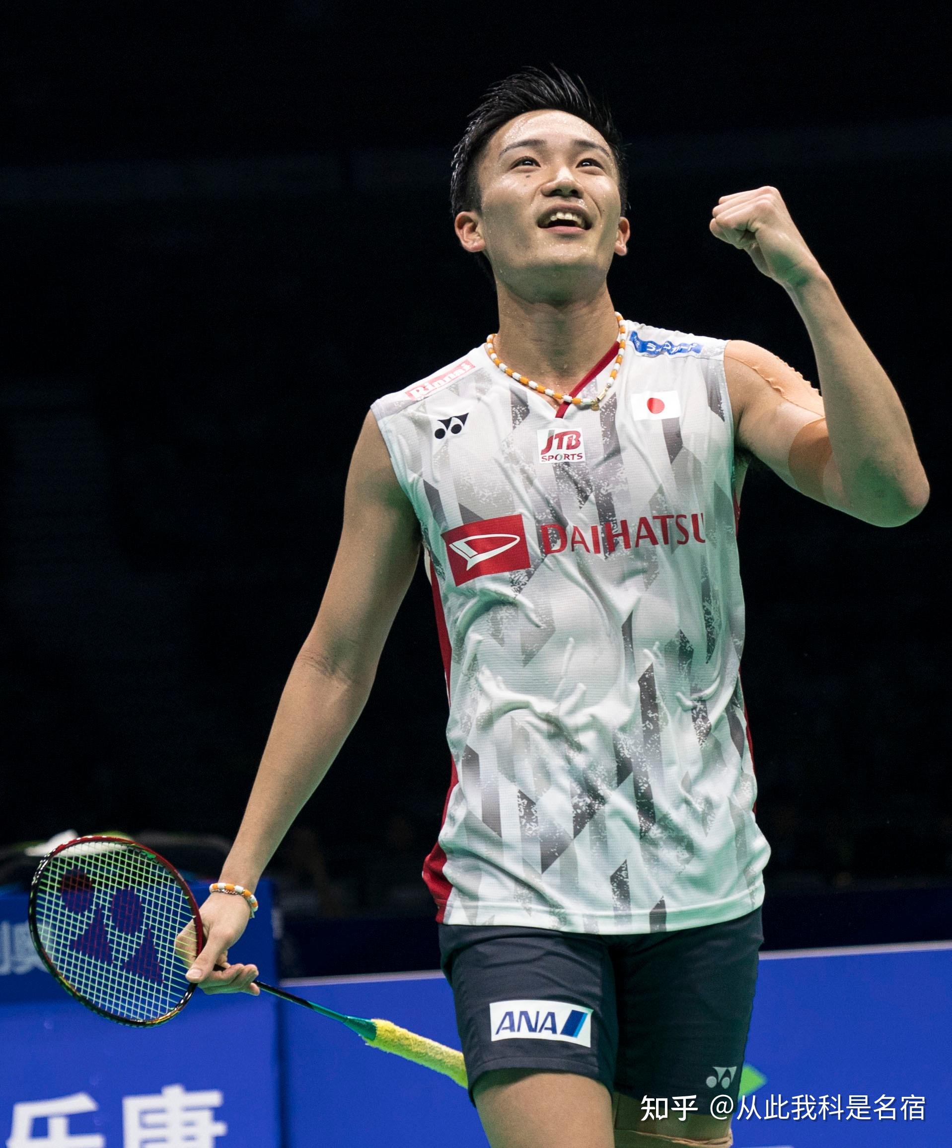 他稳步迈向 他稳步迈向